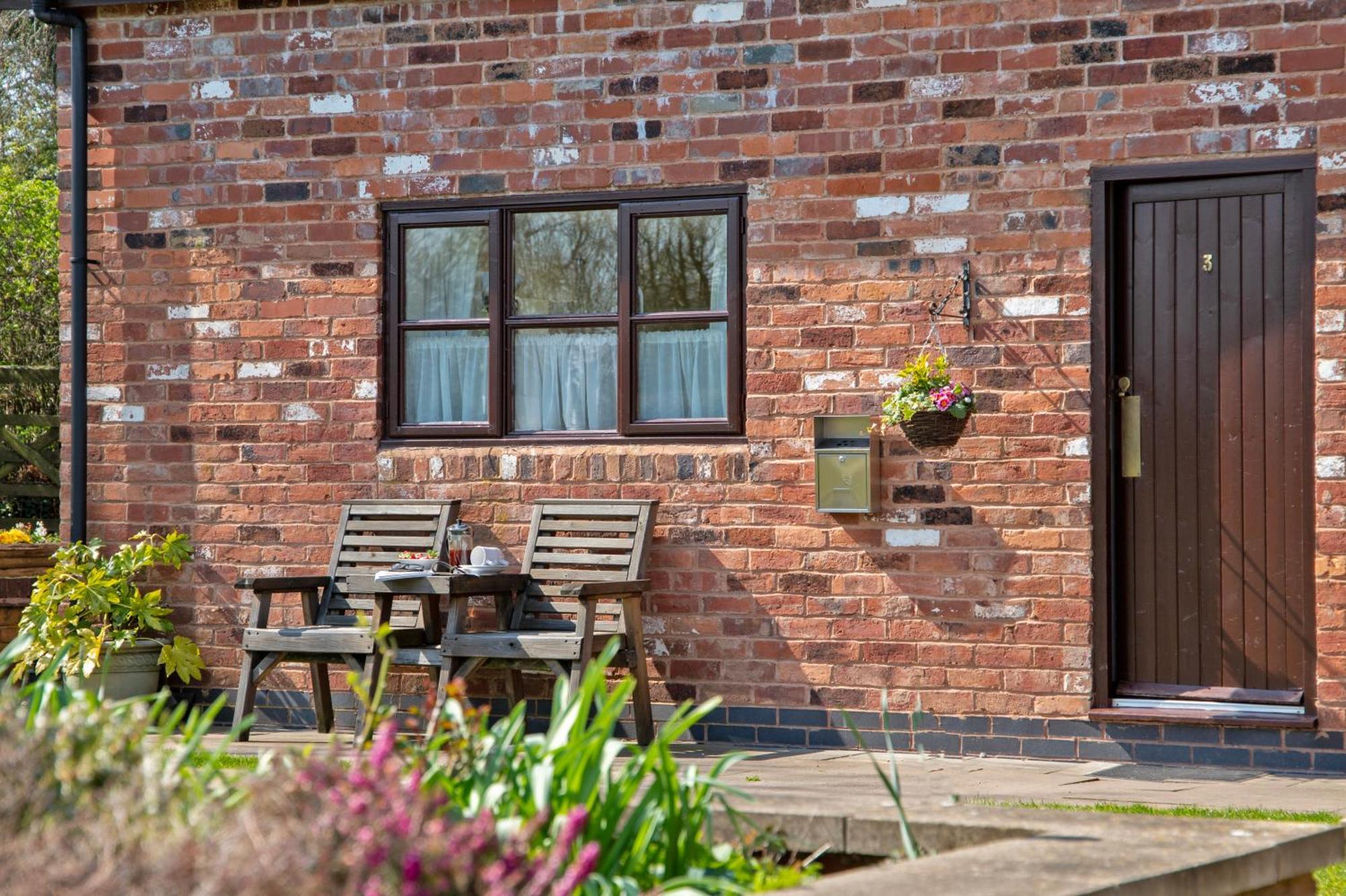 Charlie'S Cottage With Alpacas And 7Mins Drive To Alton Towers Denstone Kültér fotó