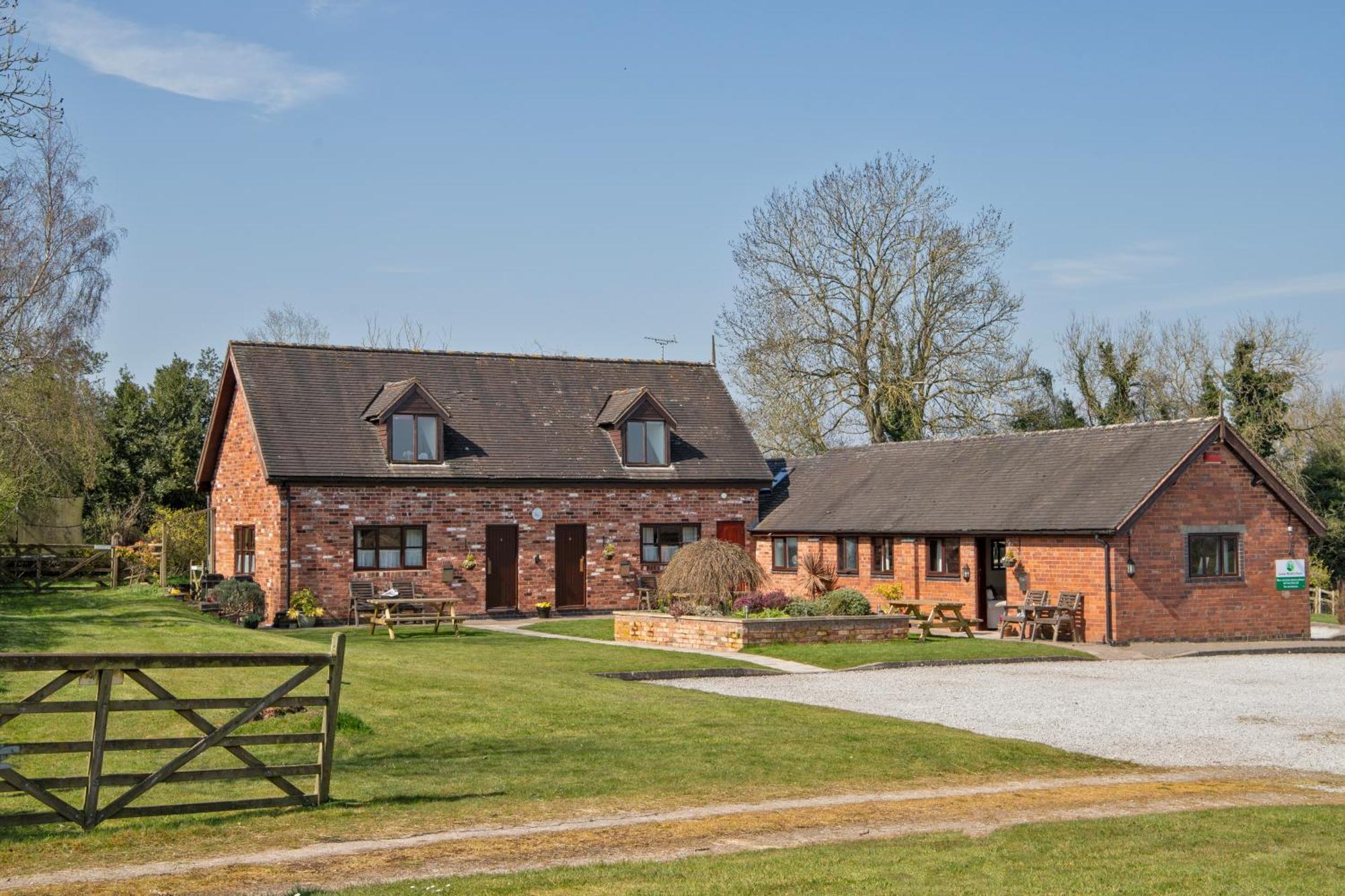 Charlie'S Cottage With Alpacas And 7Mins Drive To Alton Towers Denstone Kültér fotó