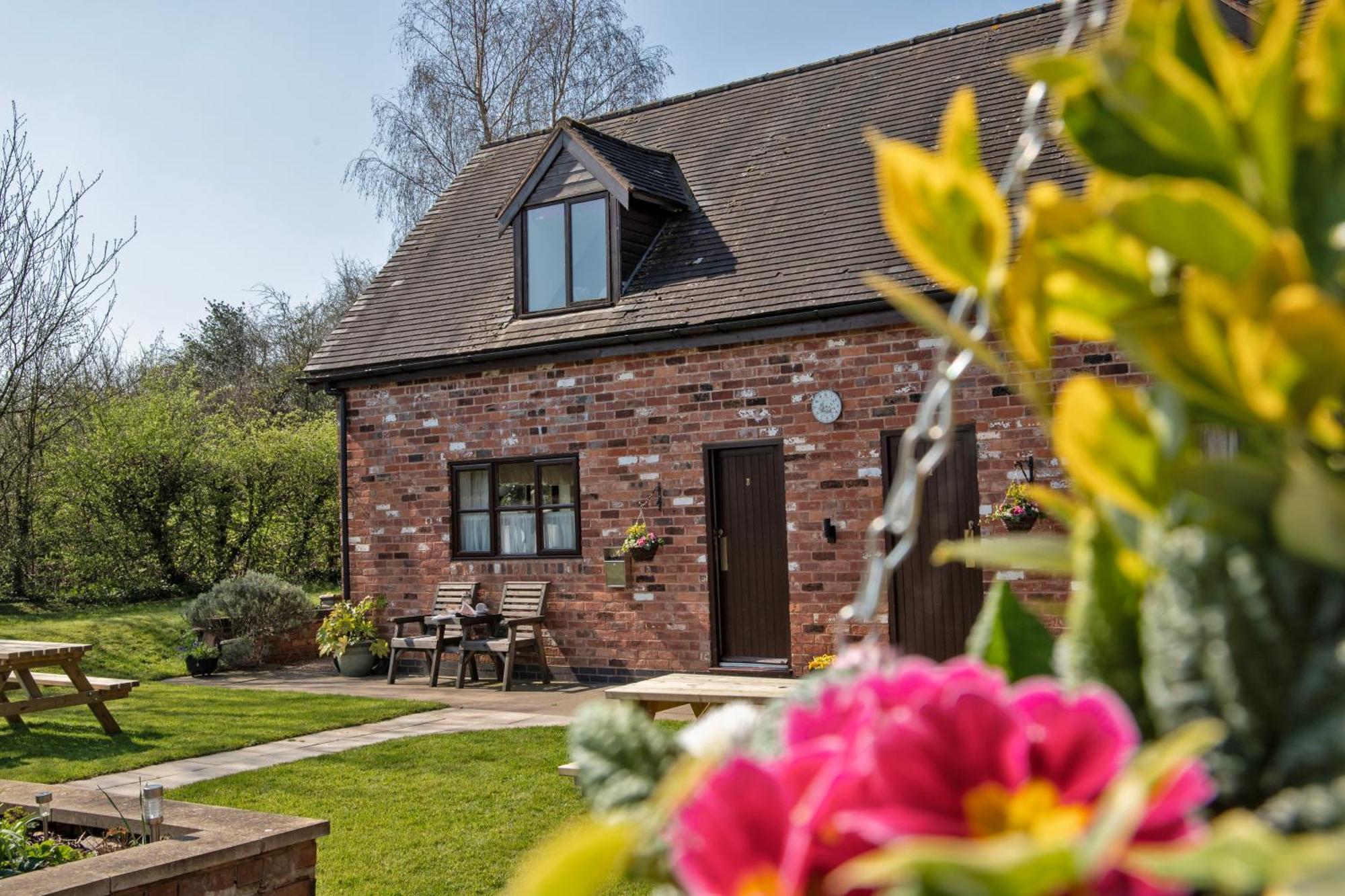 Charlie'S Cottage With Alpacas And 7Mins Drive To Alton Towers Denstone Kültér fotó